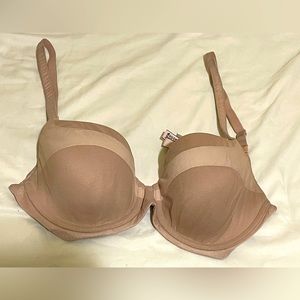 NWOT Victoria’s Secret neutral two-tone bra with net overlay, size 32DD